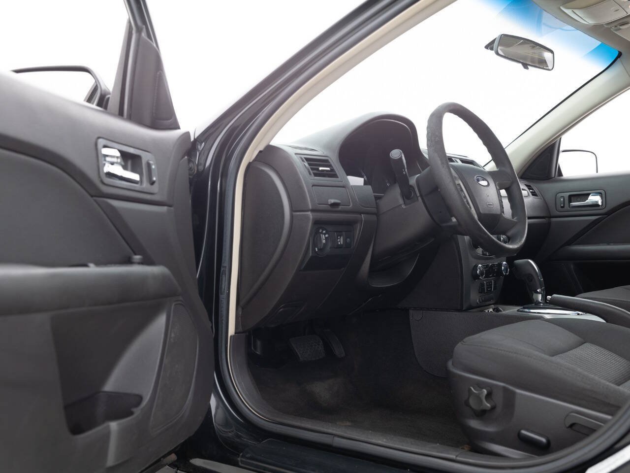 Used 2010 Ford Fusion SE FWD image 24
