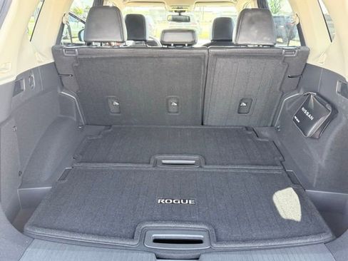 Used 2021 Nissan Rogue SL w/ Premium Package image 19