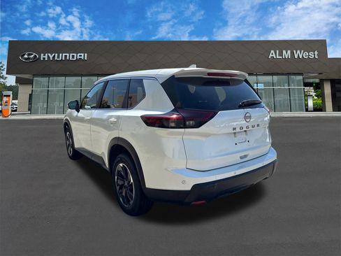 Used 2025 Nissan Rogue SV image 7