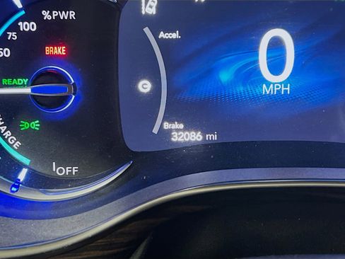 Used 2021 Chrysler Pacifica Limited w/ Premium & Safety Sphere Group FWD image 8