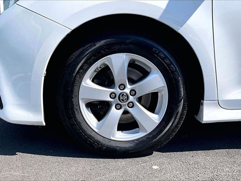 Used 2019 Toyota Sienna LE FWD image 8