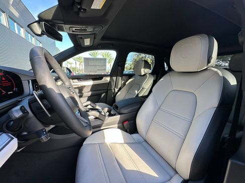 Certified 2026 Porsche Cayenne S AWD/4WD image 5