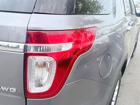 Used 2013 Ford Explorer XLT AWD/4WD image 40