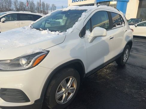 Used 2017 Chevrolet Trax LT w/ LT Convenience Package image 6