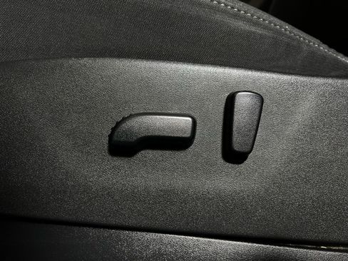 Used 2023 Nissan Frontier SV w/ SV Convenience Package image 14