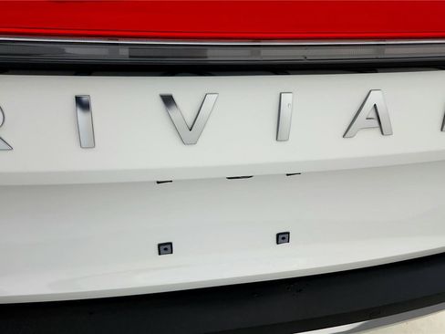 Used 2025 Rivian R1S Adventure image 14