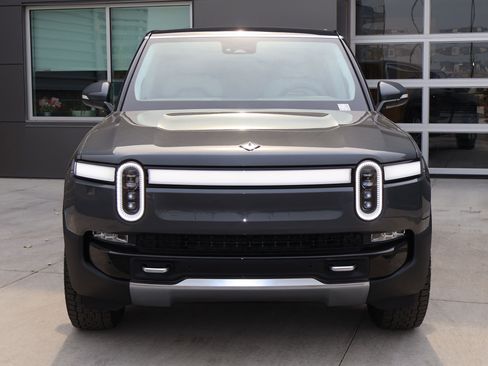 Used 2023 Rivian R1S Adventure AWD/4WD image 2