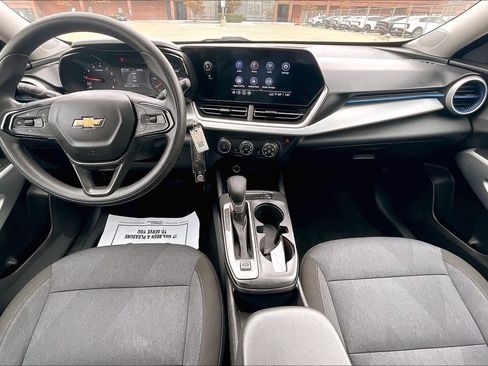Used 2024 Chevrolet Trax LS w/ LS Convenience Package image 10
