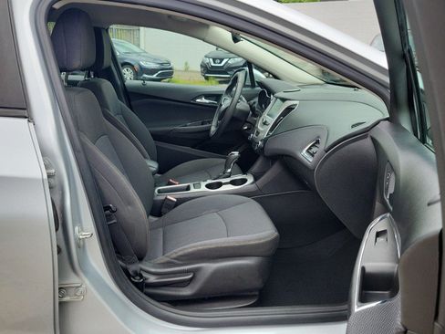 Used 2018 Chevrolet Cruze LS FWD image 20