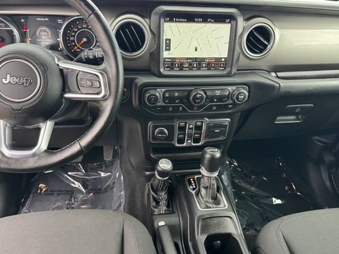 Used 2018 Jeep Wrangler Unlimited Sahara AWD/4WD image 17