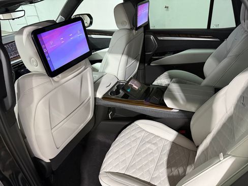 New 2026 Cadillac Escalade Platinum Sport AWD/4WD image 11