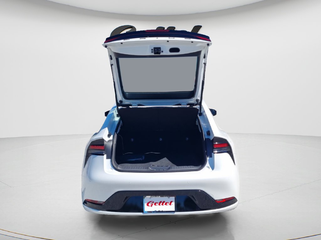 New 2027 Toyota Prius XLE FWD image 9