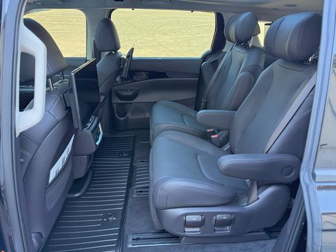 Used 2025 Kia Carnival SX Prestige FWD image 18