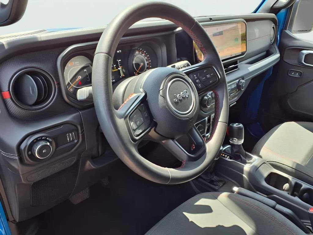 Used 2025 Jeep Wrangler Unlimited Rubicon AWD/4WD image 14