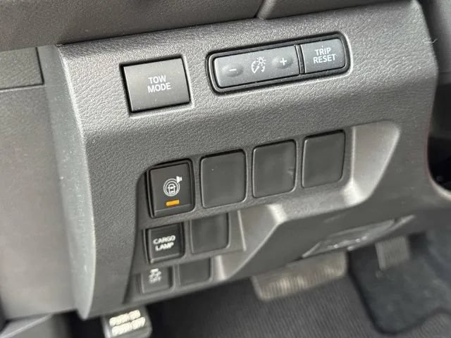 Certified 2025 Nissan Frontier Pro-X RWD image 32