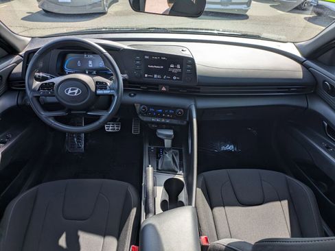 Certified 2025 Hyundai Elantra Sport image 26