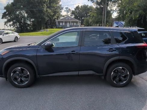 Used 2024 Nissan Rogue SV AWD/4WD image 4
