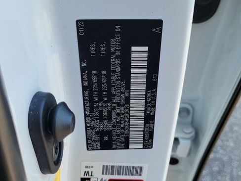 Used 2023 Toyota Highlander XLE FWD image 33