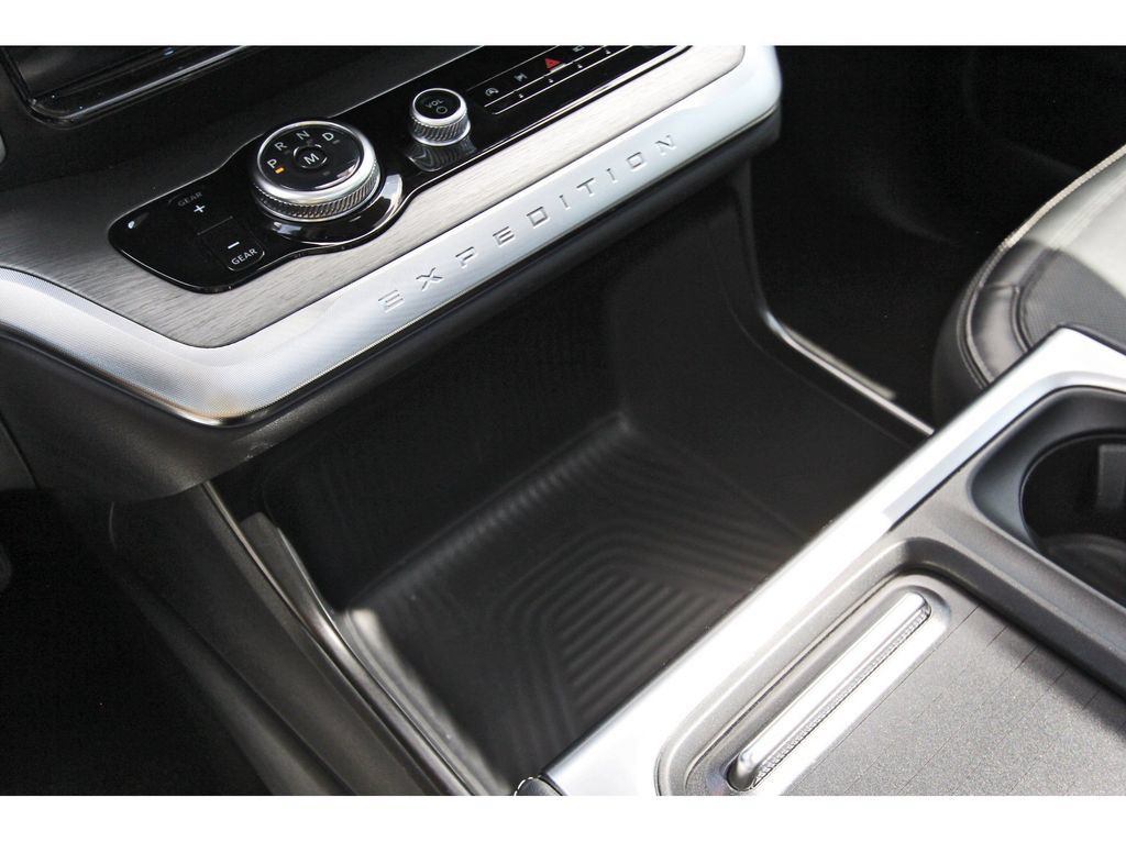 Used 2025 Ford Expedition Platinum AWD/4WD image 33