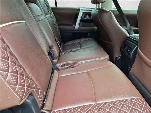Used 2018 Toyota 4Runner SR5 AWD/4WD image 21