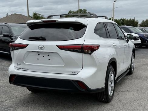 Used 2023 Toyota Highlander LE FWD image 5