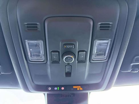 Used 2025 Chevrolet Suburban Premier AWD/4WD image 30