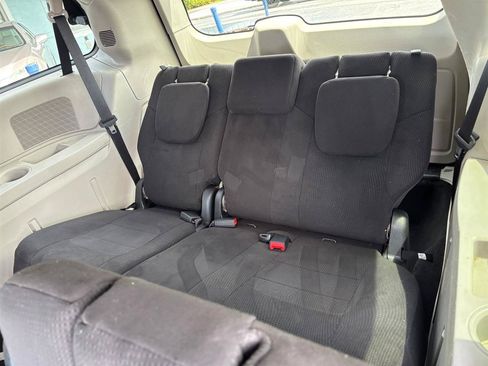Used 2012 Dodge Grand Caravan SXT w/ UConnect Hands-Free Group FWD image 13