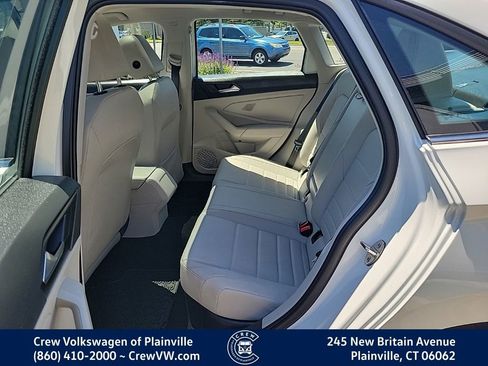 Certified 2024 Volkswagen Jetta SE w/ Panoramic Sunroof Package FWD image 16