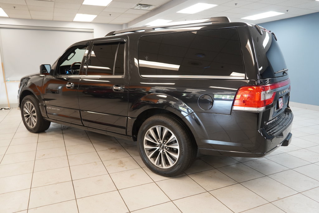 Used 2015 Lincoln Navigator L 4WD image 11