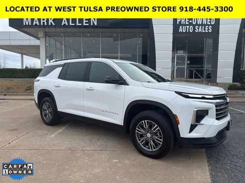 Used 2025 Chevrolet Traverse LT image 1