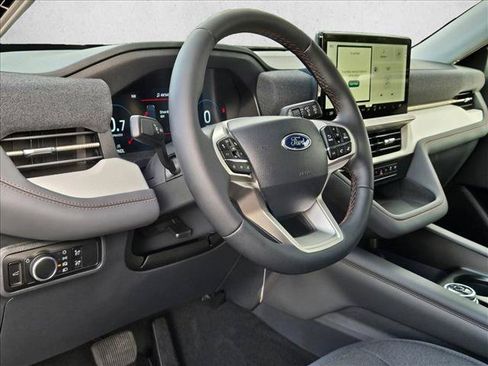 New 2026 Ford Explorer Active RWD image 3