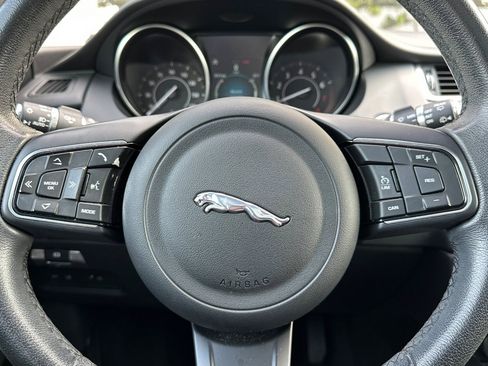 Used 2020 Jaguar E-PACE SE image 18