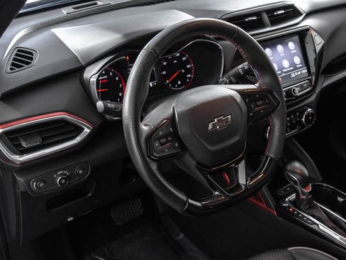 Used 2023 Chevrolet TrailBlazer RS w/ Sun and Liftgate Package FWD image 35