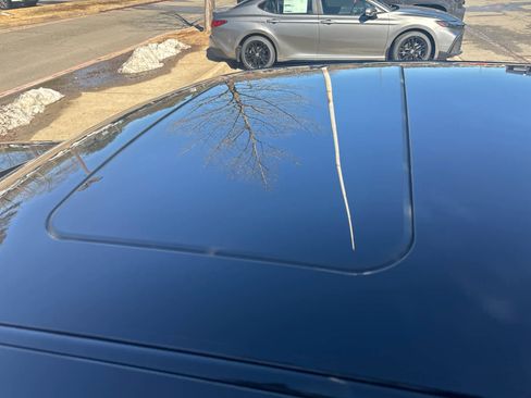 Used 2022 Dodge Challenger SXT w/ Plus Package image 6