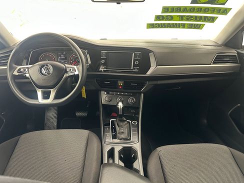 Used 2019 Volkswagen Jetta SE image 16