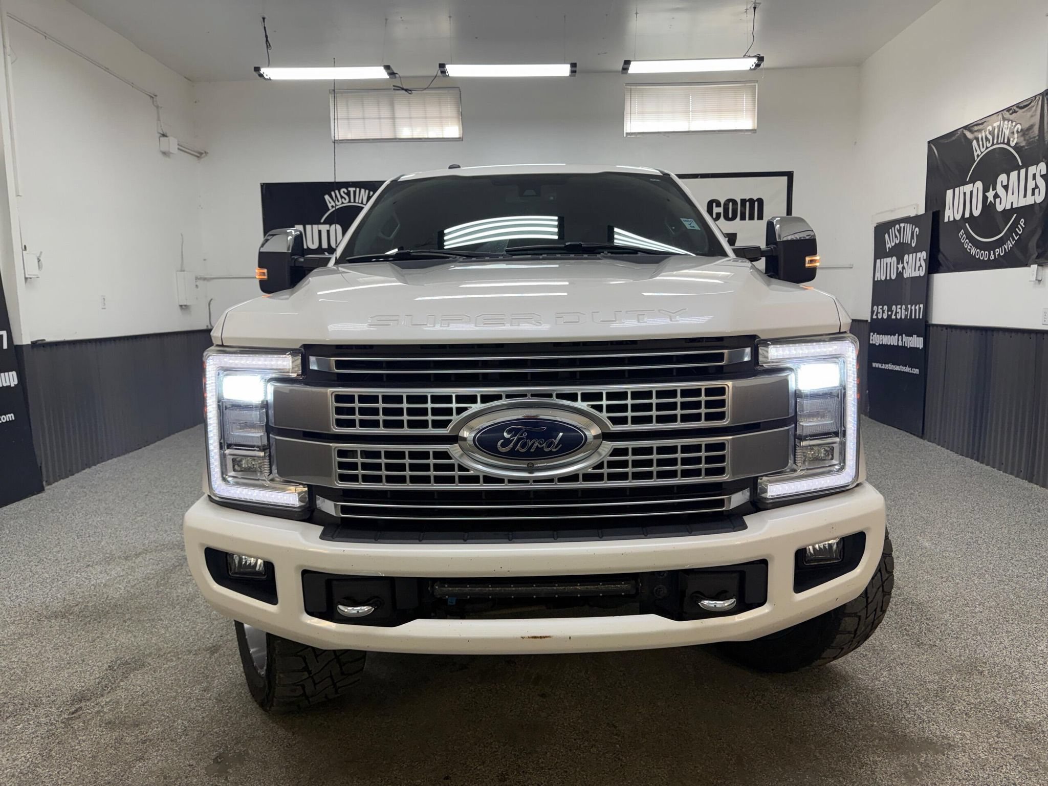 Used 2017 Ford F350 Platinum w/ Platinum Ultimate Package AWD/4WD image 2