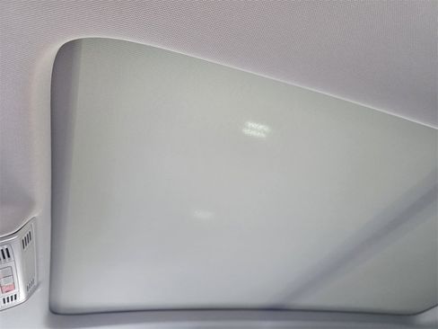 New 2025 Volkswagen Taos SE image 18