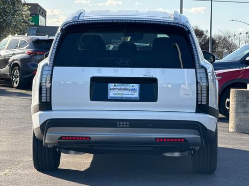 New 2026 Hyundai Ioniq 9 SE image 5