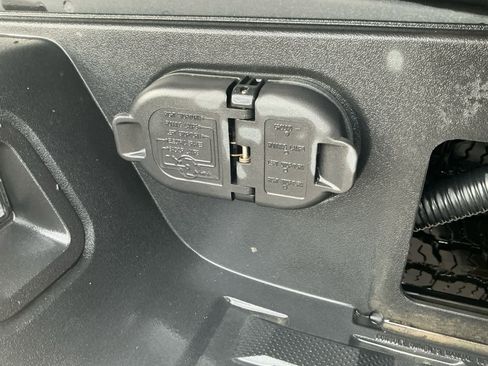 Used 2022 Toyota Tacoma TRD Off-Road image 18