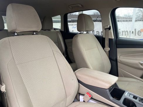 Used 2017 Ford Escape SE image 16