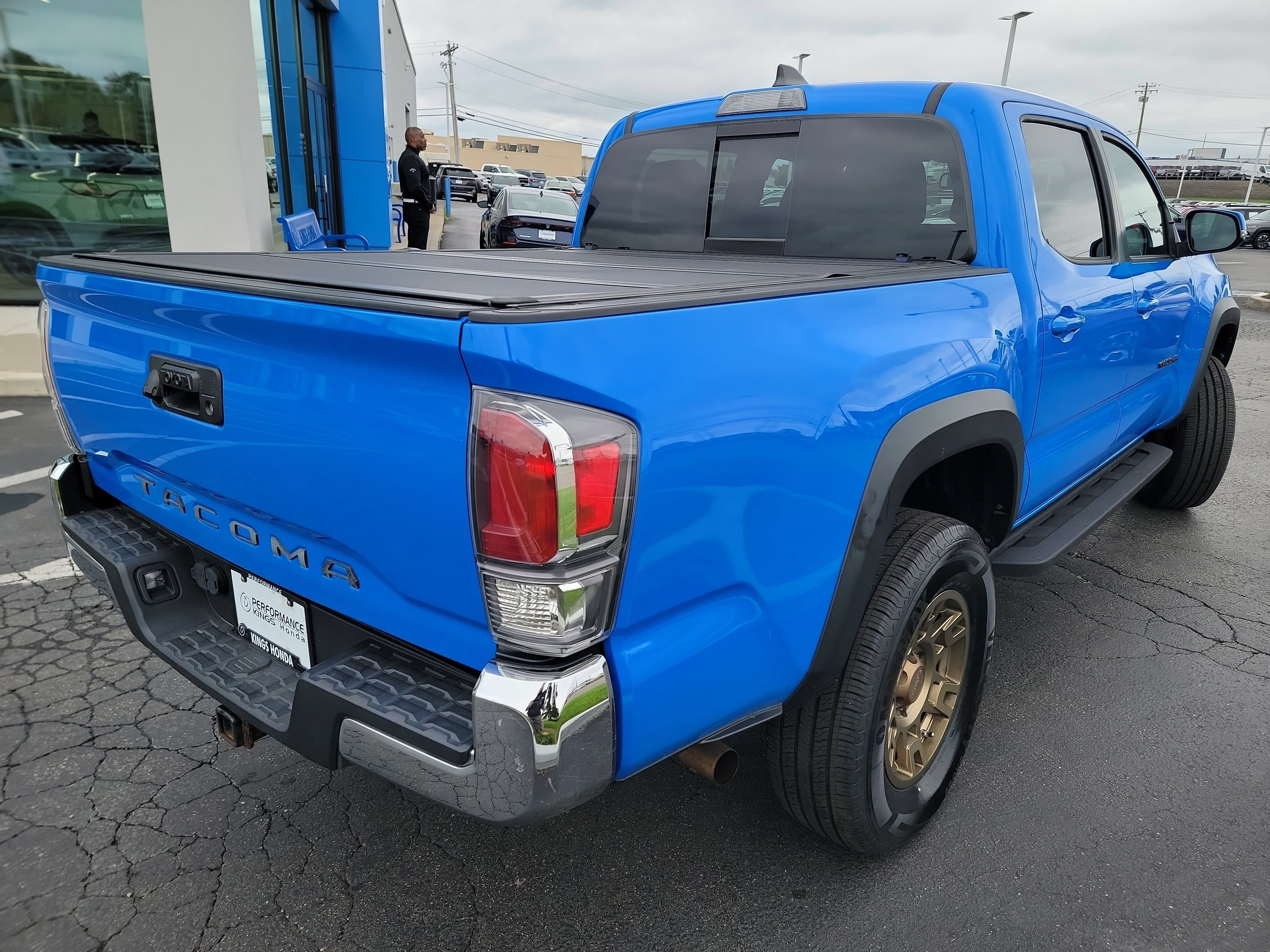 Used 2020 Toyota Tacoma TRD Off-Road AWD/4WD image 9