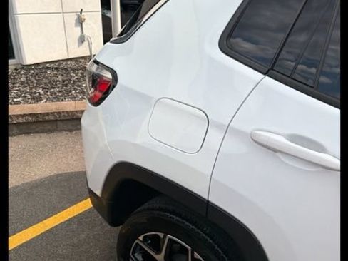 Used 2024 Jeep Compass Limited w/ Sun and Sound Group AWD/4WD image 4