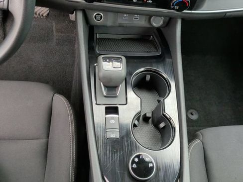 Used 2023 Nissan Rogue S AWD/4WD image 19