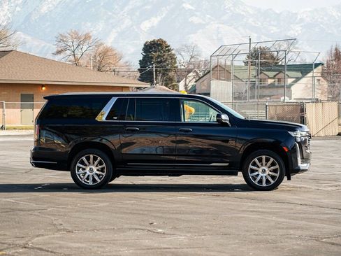 Used 2023 Cadillac Escalade ESV Premium Luxury Platinum image 4