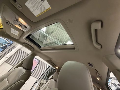 Used 2019 Toyota Sienna XLE image 11