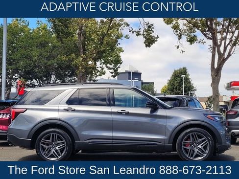 Used 2025 Ford Explorer ST image 11