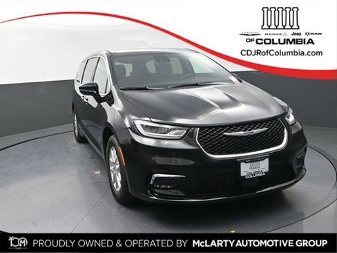 New 2026 Chrysler Pacifica Select image 1
