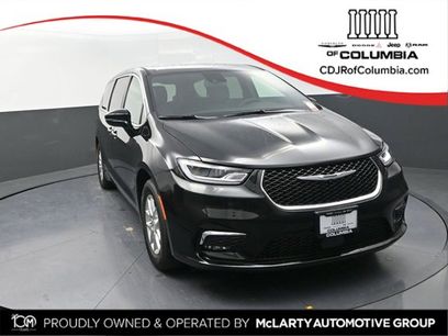 New 2026 Chrysler Pacifica Select