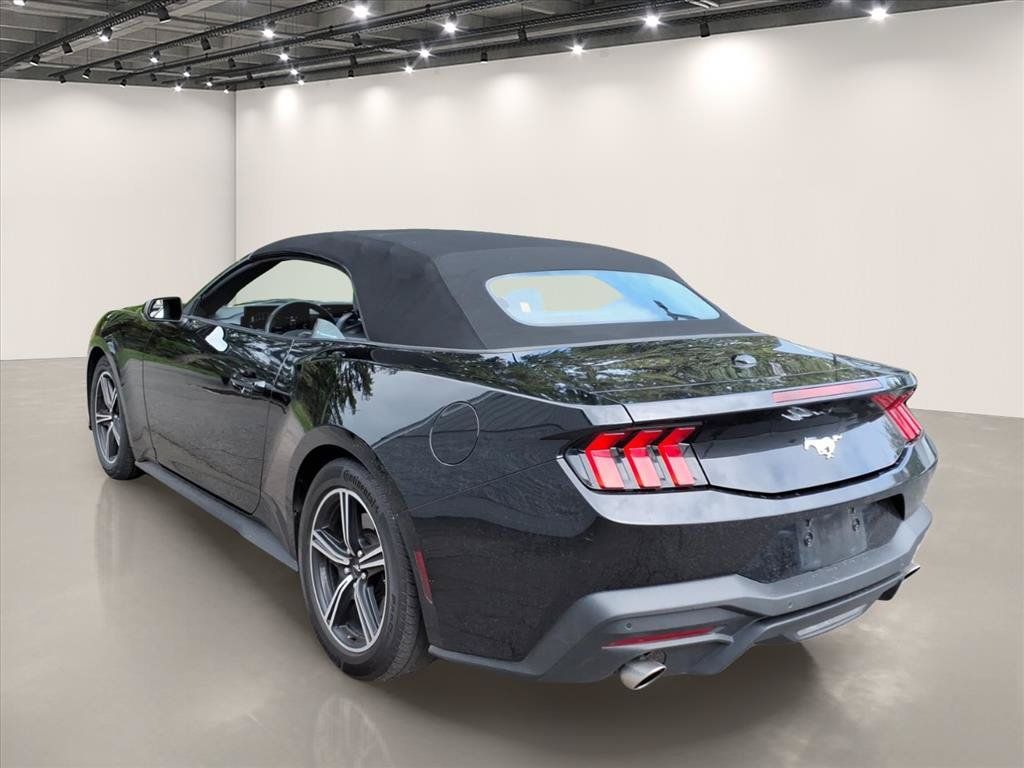 Used 2024 Ford Mustang Convertible RWD image 3