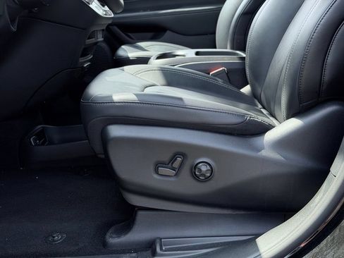 Certified 2025 Chrysler Pacifica Select FWD image 20